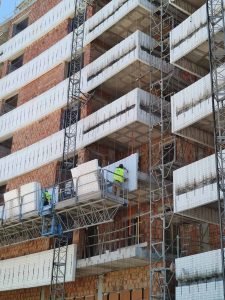 SATE, cerramientos y petos en edificios en Málaga, Hacienda Cabello.