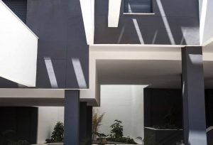 SATE, cerramientos y petos en edificios en Málaga